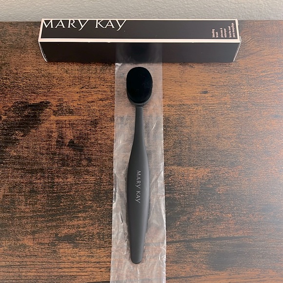 Mary Kay Blending Brush - Picture 1 of 7